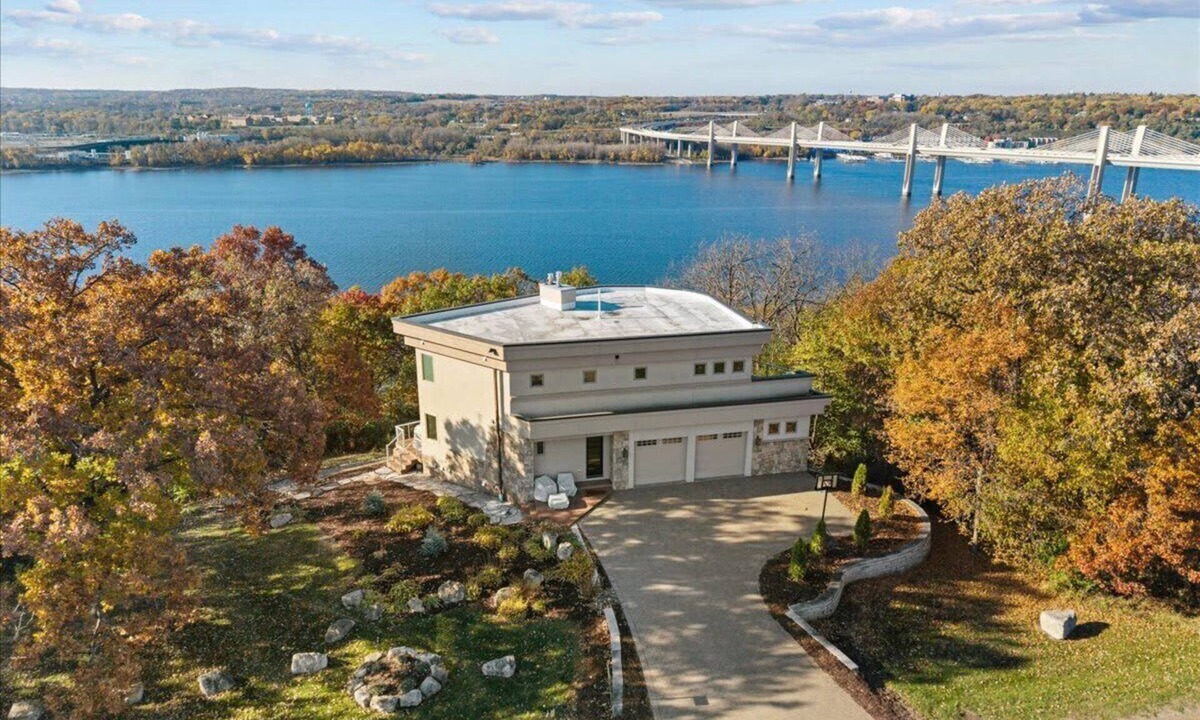 St. Joseph House | Waterfront Retreat Private Beach Dock Views