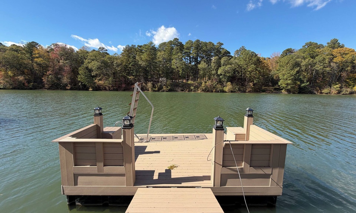 Harwood Lane House | Waterfront River Retreat w/Dock, Firepit, Kayaks & Game Room — Sleeps 8