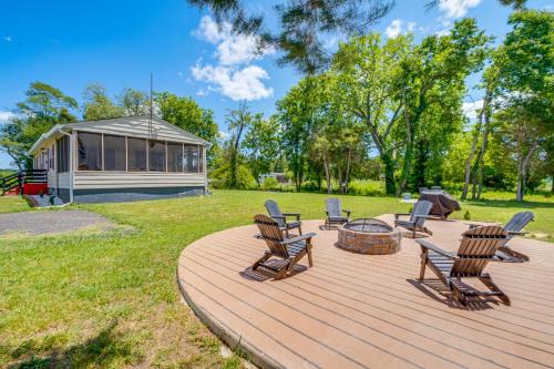 Rock Point House | Waterfront Rock Point Vacation Rental with Sunroom!