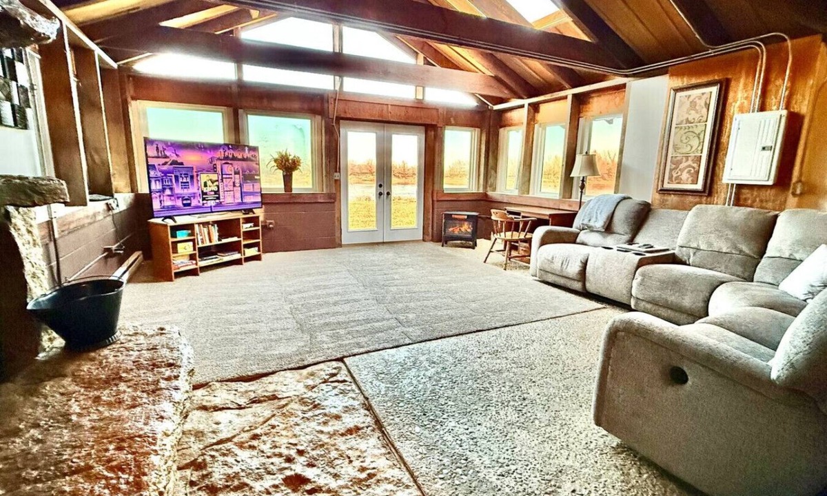 St. Joseph Cabin | Waterfront Rock Shower Suite w/Sunset View Room!
