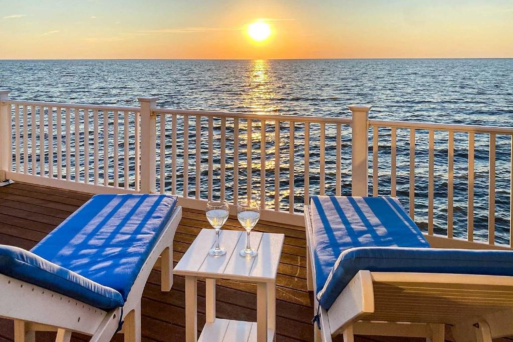 Green Creek Apartment | Waterfront Sanctuary w/Panoramic Bay Views!