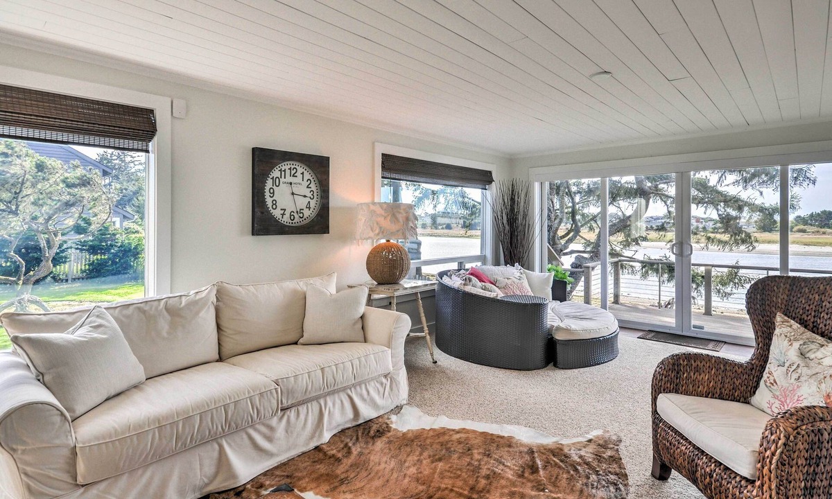 Seaside House | Waterfront Seaside Beach Home w/Views & Hot Tub!