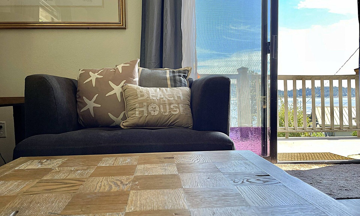 Bremerton Apartment | Waterfront Serenity Awaits: Cozy 2 Bedroom Home w/Stunning Views & Beach Access