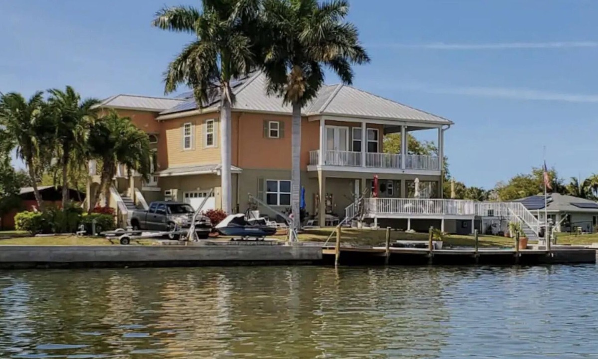 Palmetto Apartment | Waterfront Studio apartment to relax/work on Snead Island, near Bradenton, Fl