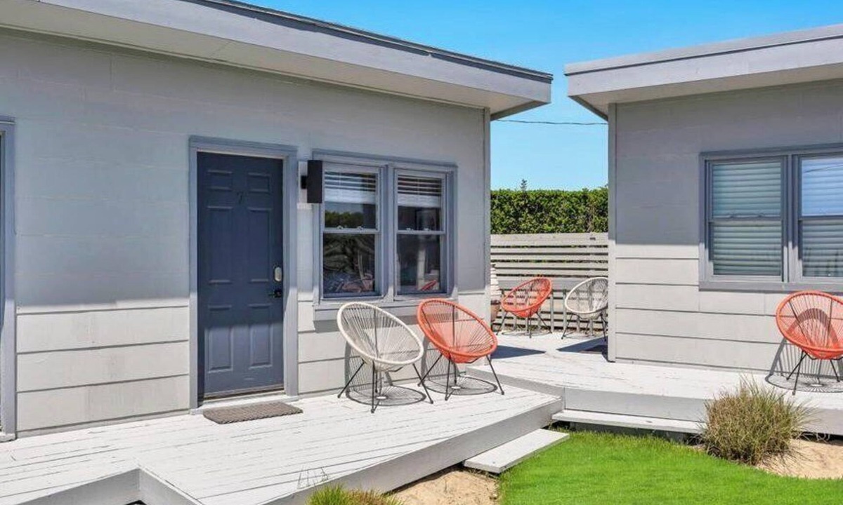 Hampton Bays Hotel | Waterfront studio and more in a Boutique Hotel, Heart of Hampton Bays,.