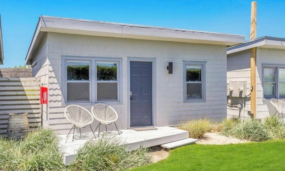 Hampton Bays Hotel | Waterfront suite and more in a Boutique Hotel, Heart of Hampton Bays,.
