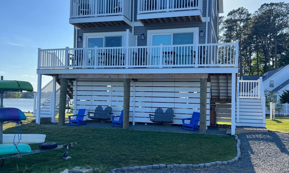 Ocean Pines House | Waterfront townhouse on the bay minutes from Ocean City and Assateague Island