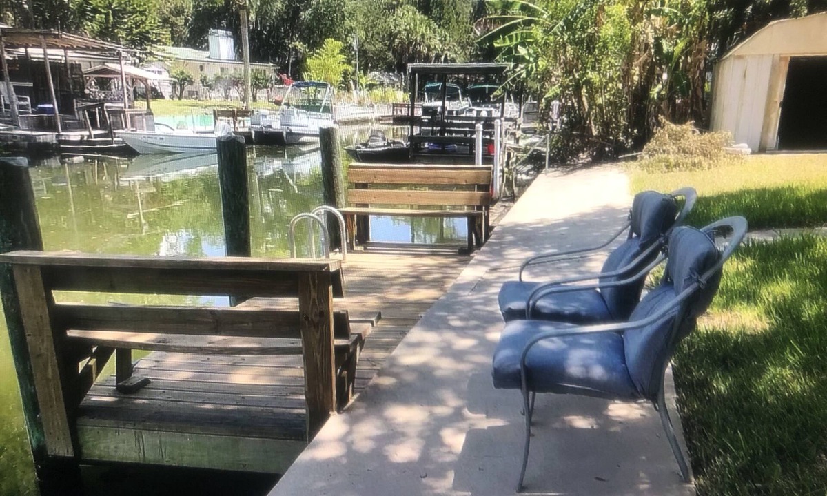 Weeki Wachee Gardens House | WATERFRONT DEAL! Boat Dock/Ramp Kayaks SUP Easy Gulf Fish Manatees, Dog friendly