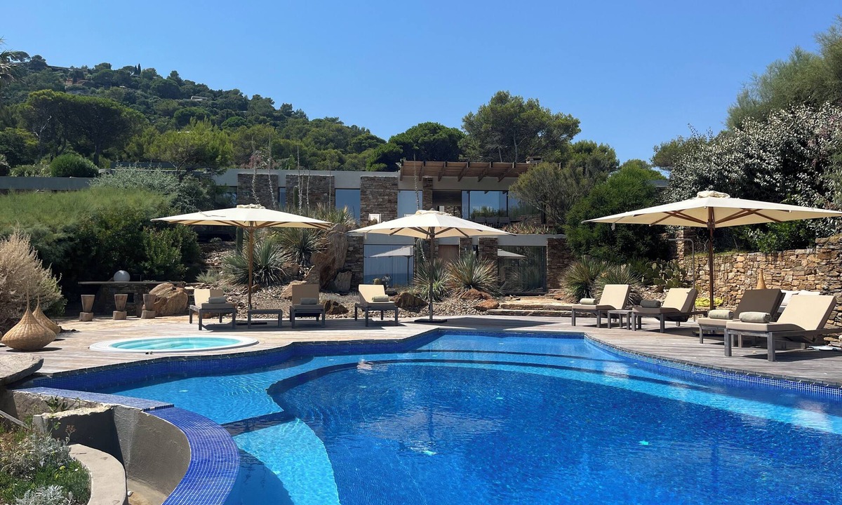 Cap Benat Villa | WATERFRONT VILLA PRIVATE ESTATE SWIMMING POOL AND SPA