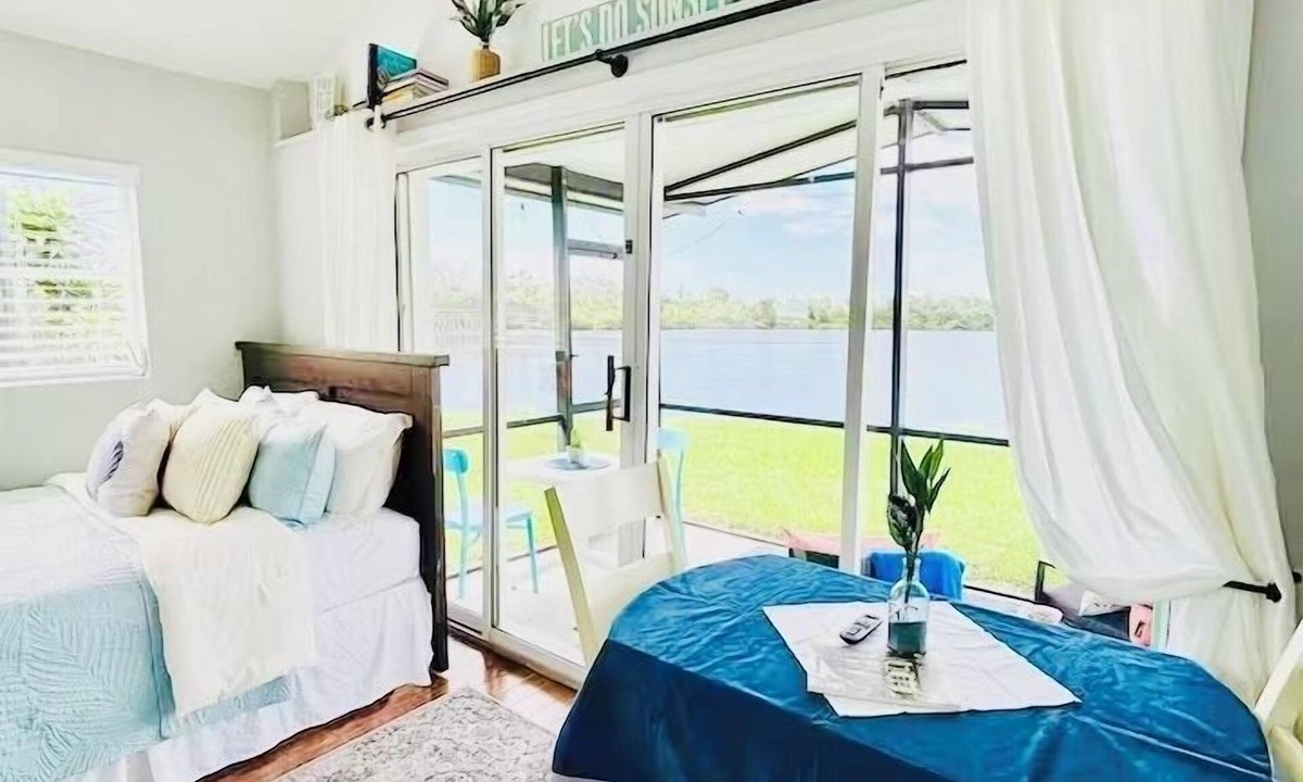 Nokomis Cottage | Waterfront Venice Nokomis FL Bay view Private Guest suite/house pet friendly