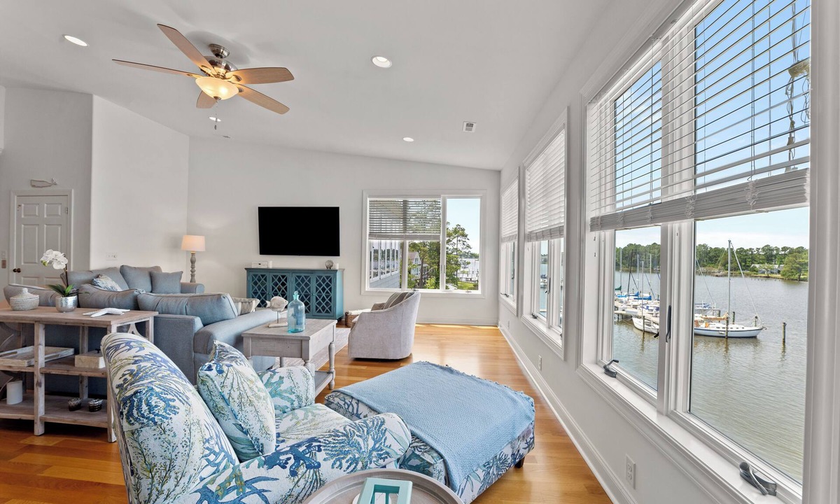 Oriental House | Waterfront Views & Boat Slip, Blackwell Point #C