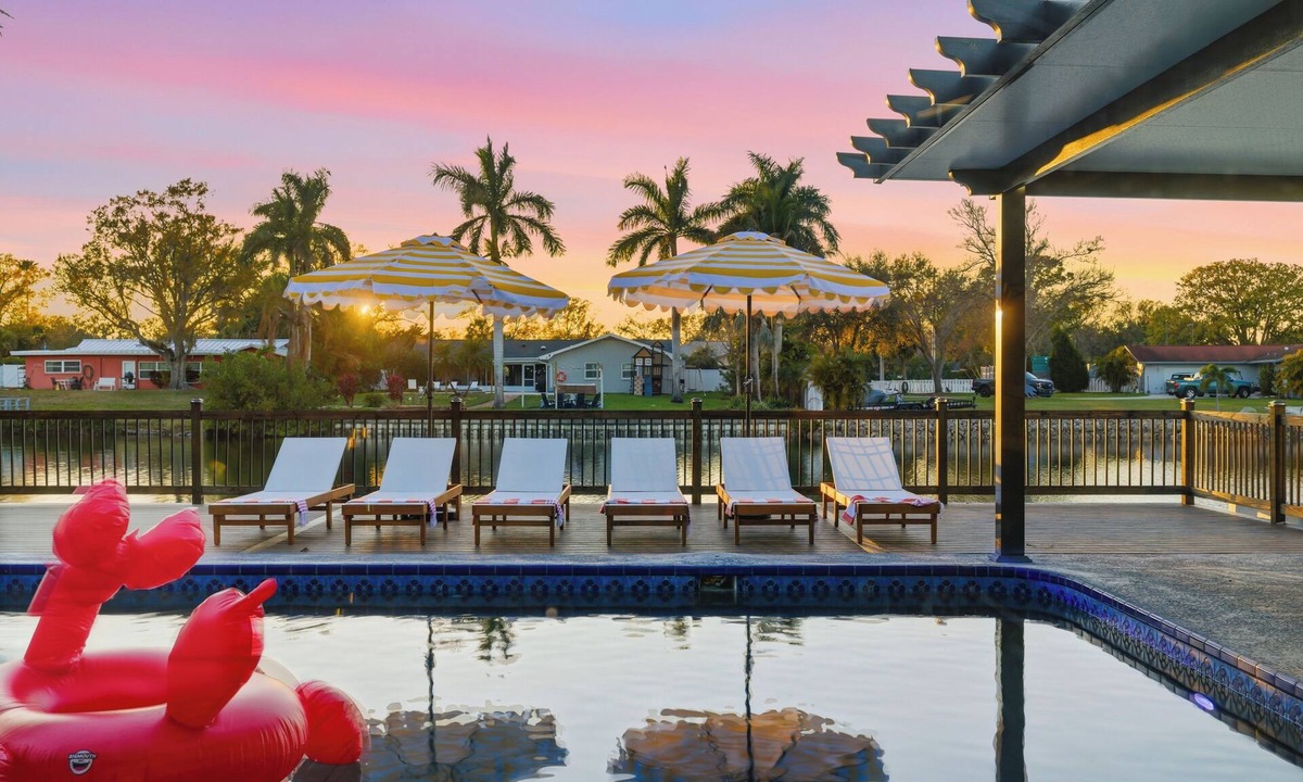 Largo House | Waterfront Villa! Heated Pool, Paddle Boards, and Game Room, Sleeps 20!