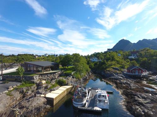 Sørvagen Villa | Waterfront Villa with Private Dock in Lofoten