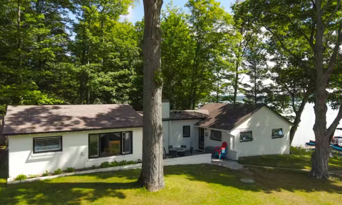 Elk Rapids Cabin | Waterfront w/Beach on Elk Lake - Cabin 5