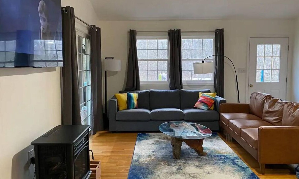 Luray House | Waterfront, Walk to River, Fast Wifi, Fireplace