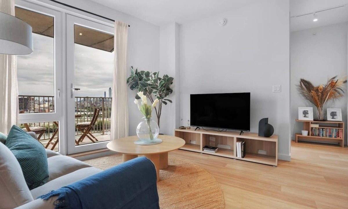 Greenpoint Apartment | Waterfront Williamsburg 2 bd