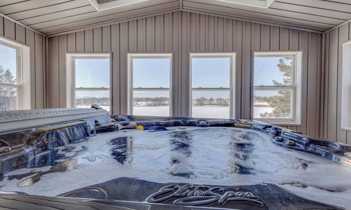 Alberton House | Waterfront with access, 3BR, Dock, Sauna & Hot Tub