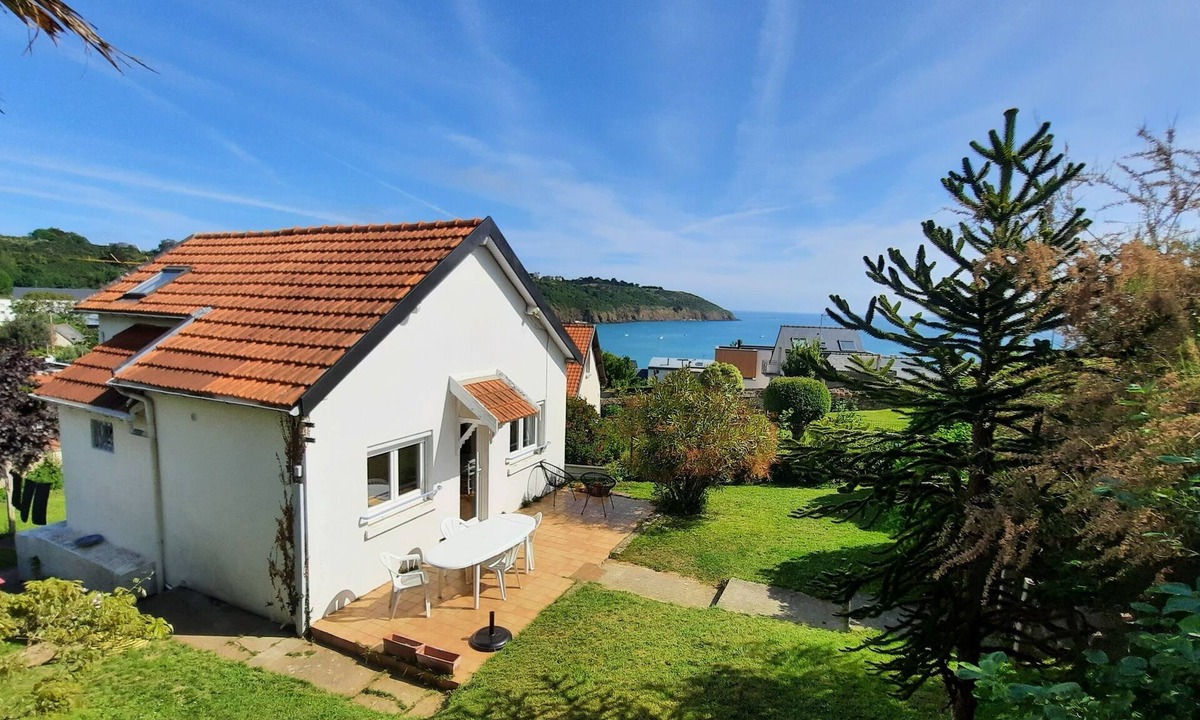 Plerin House | Waterfront with sea view!