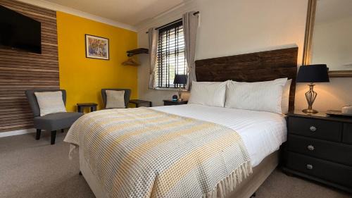 Chard Hotel | Watermead House