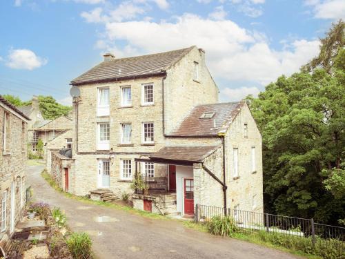 Leyburn House | Waters Edge Apartment The Mill