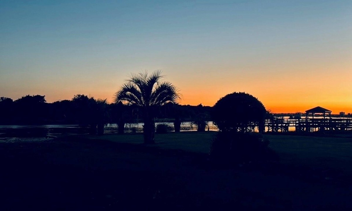 Shallotte Cottage | Water’s Edge at Randall’s - Cottage Overlooking the Intracoastal Waterway