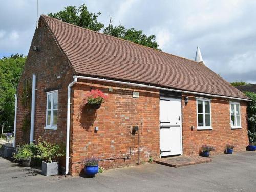 Ewhurst Green Apartment | Waters edge