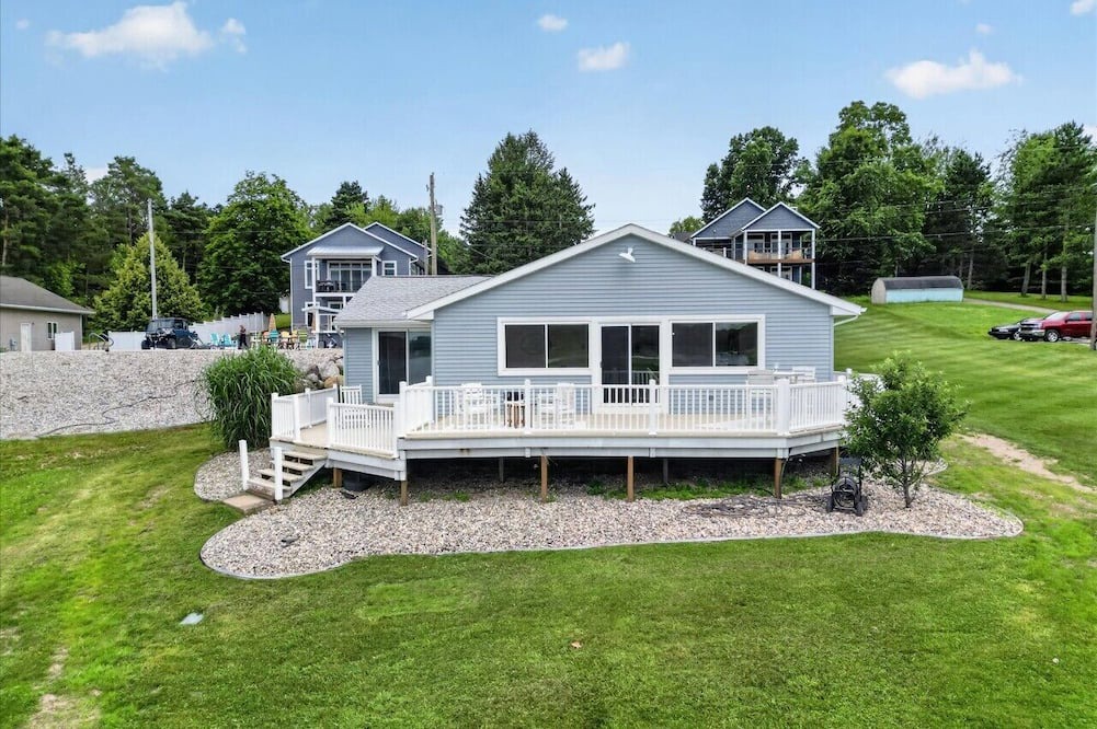 Smyrna House | Waters Edge on Big Pine Island - Trampoline - Sandy Beach - Arcade Games