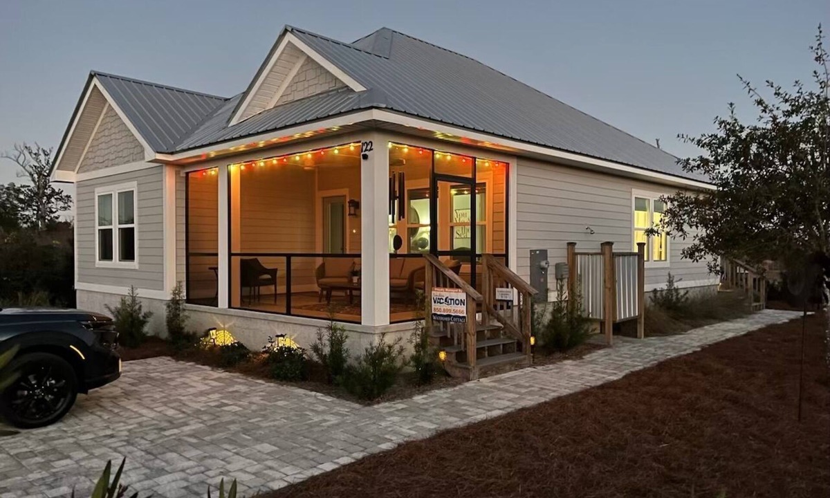 Mexico Beach House | WATERSHED COTTAGE, MODERN 3BD/2BA HOME W/POOL & FIRE PIT! PET FRIENDLY!