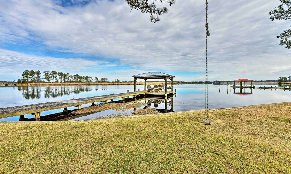 Belhaven House | Waterside Belhaven House & Cottage w/Porch & Dock