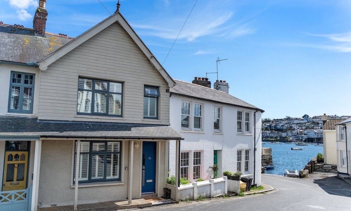 Flushing House | Waterside house with sea views