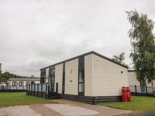 Tewitfield House | Waterside Lodge