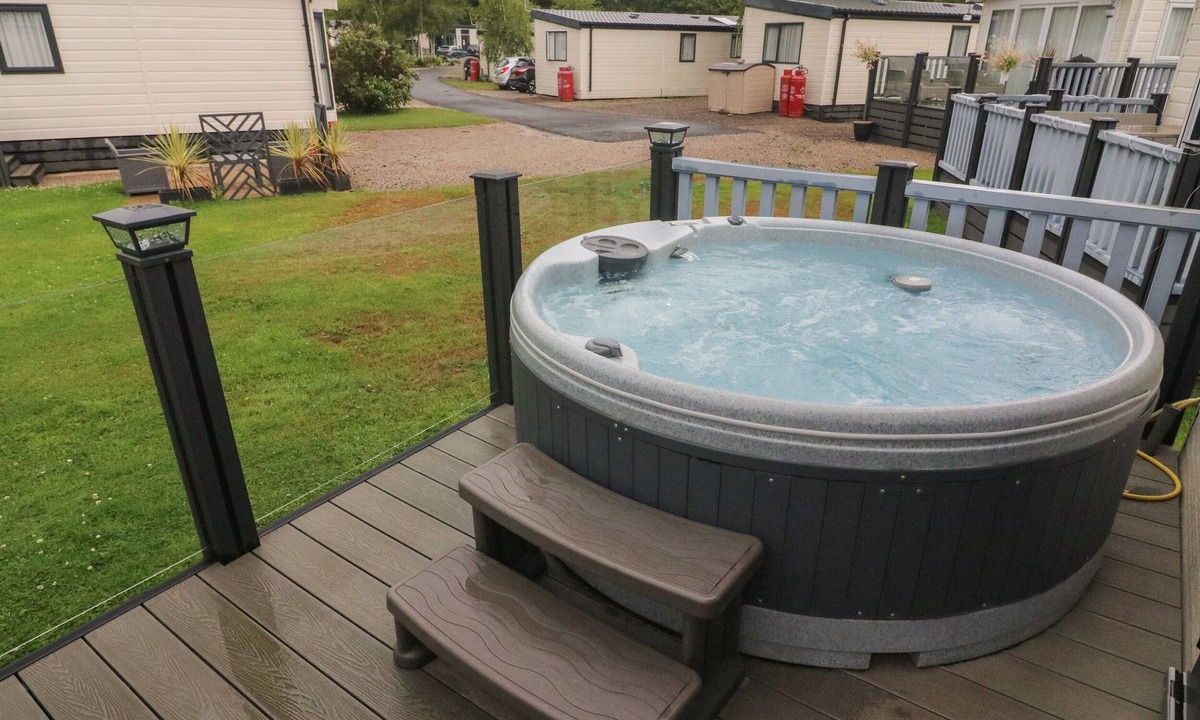 Tewitfield Cottage | Waterside Lodge