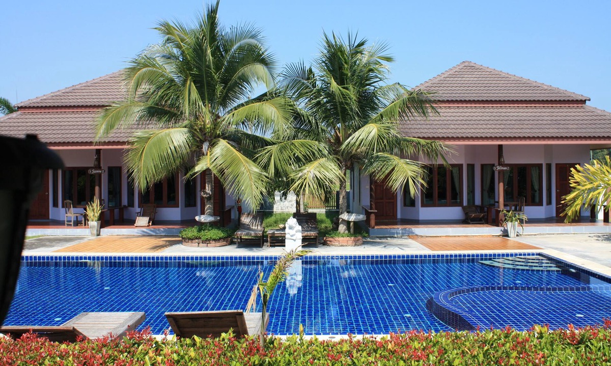 Pranburi Hotel | Waterside Resort