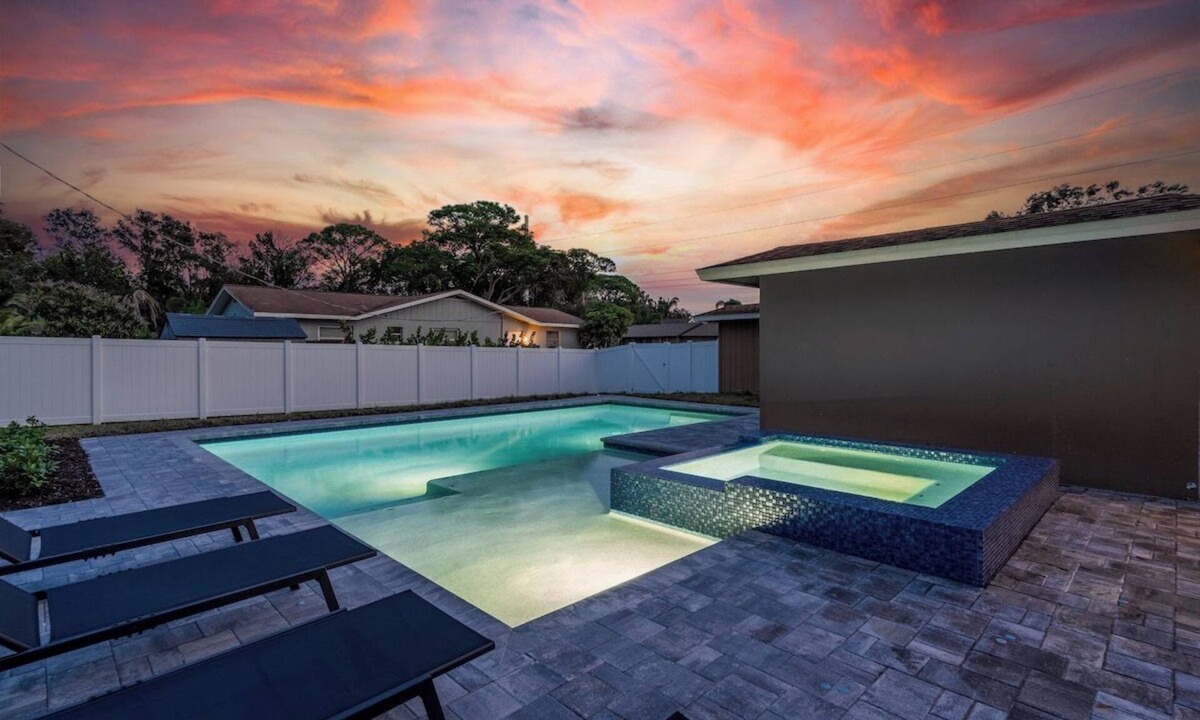 South Gate Ridge House | Waterside Villa | Private Pool + Outdoor Dining