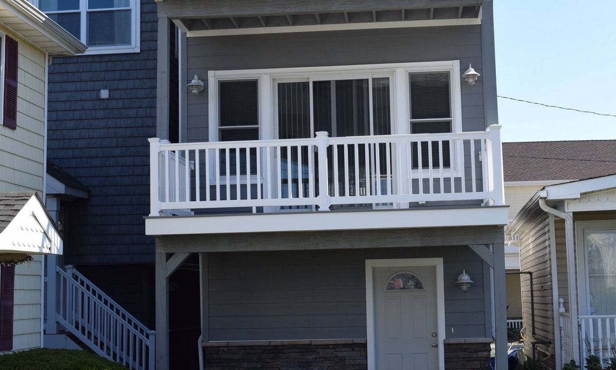 Fort Hancock House | Waterview Cottage- Steps away from the beach