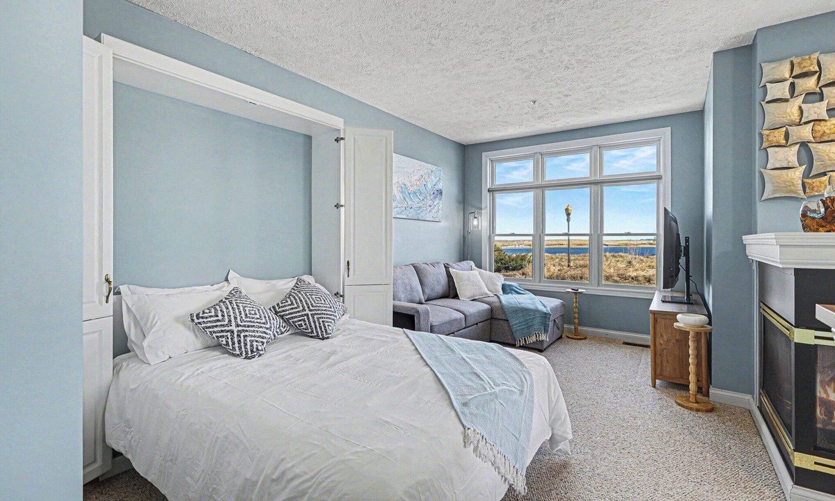 Manistee Condo | Waterview Studio at Beach, Pools