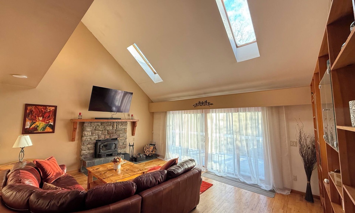 Campton Ski Chalet | Waterville Estate chalet perfect for relaxing stays Access to Pool, Hot Tub, Gym