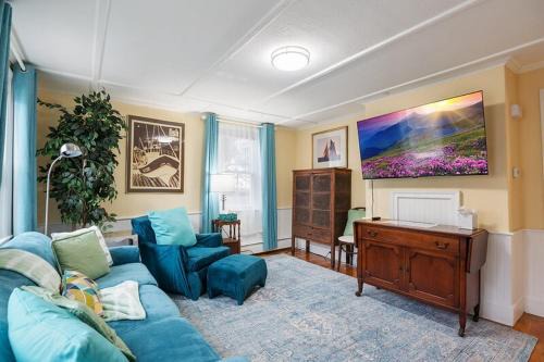 Gloucester House | Waterway View Steps to Ocean, Beach, Blvd, Park