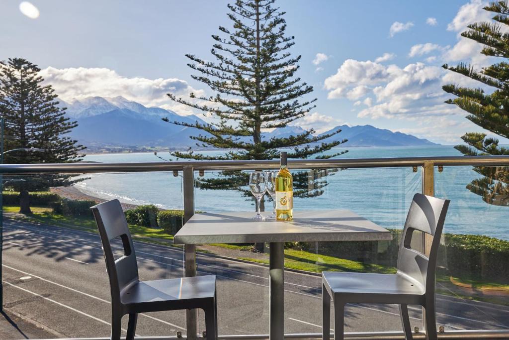 Kaikoura Apartment | Waves on the Esplanade