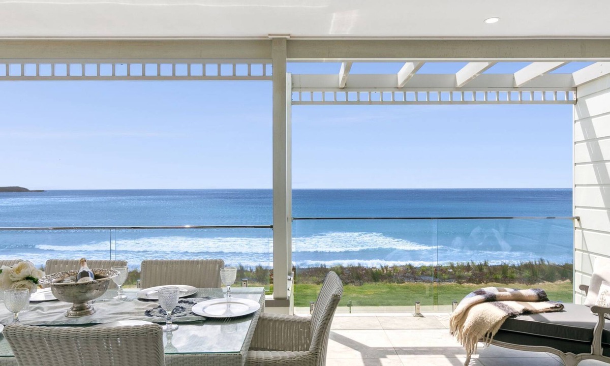 Warilla House | Waves @ Warilla Beach
