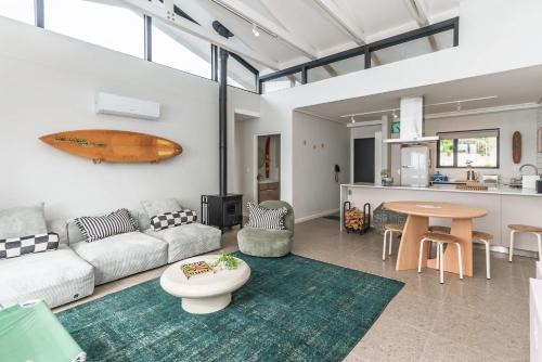 Redhill Apartment | Wavescapes Retro Penthouse