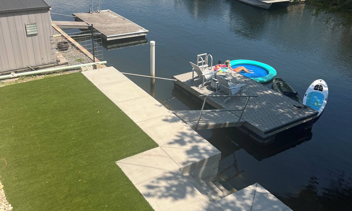 Weeki Wachee Gardens House | Weeki Wachee 3BR Private Dock, Kayak, Fish & Boat, Trailer Parking, Sleeps 6