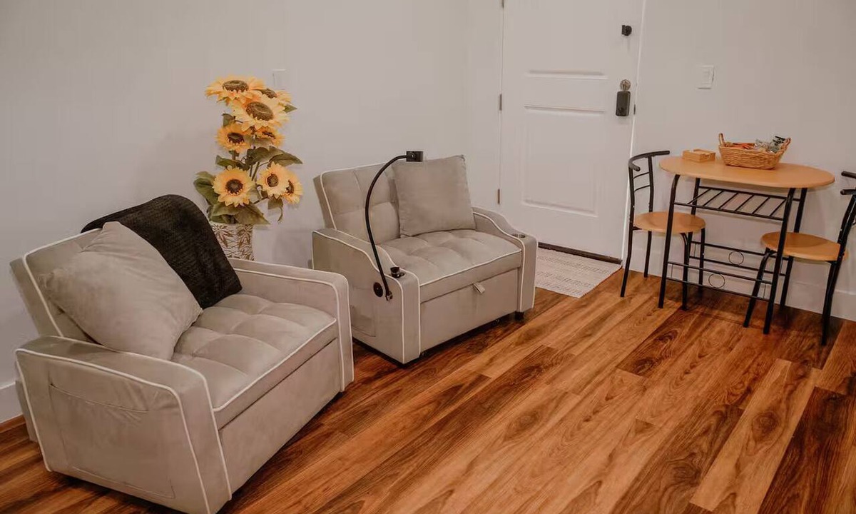 Spring Hill Apartment | Weeki Whisper Guest House