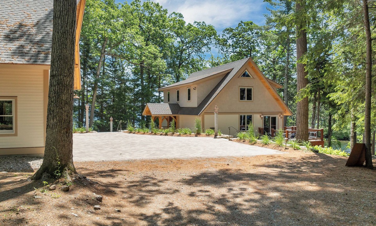 Meredith House | Wekepeke Point Estate on Lake Winnipesaukee