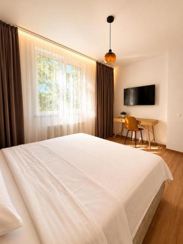 Husi Apartment | Welcome Home RAA