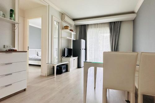 Chiang Mai Apartment | Welcome the spring condo swimming gym kitchen Wi-Fi