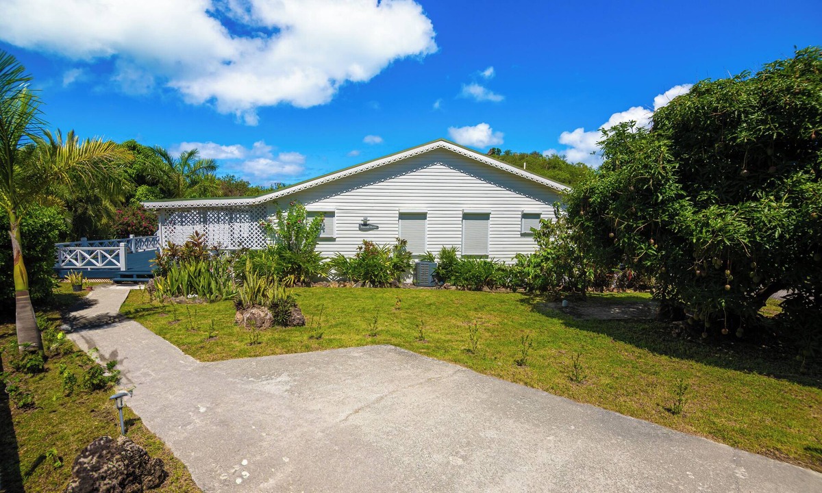 Jolly Harbour Villa | Welcome to Blue Emerald Villa. A 3-bedroom villa in brilliant Harbour View, ANU