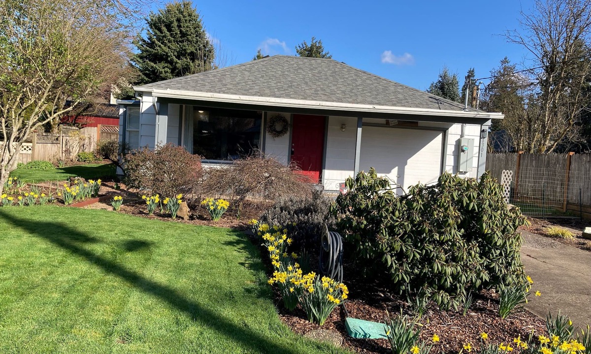 Eugene House | Welcome to Piccolo Cottage! Located in a quiet residential area,