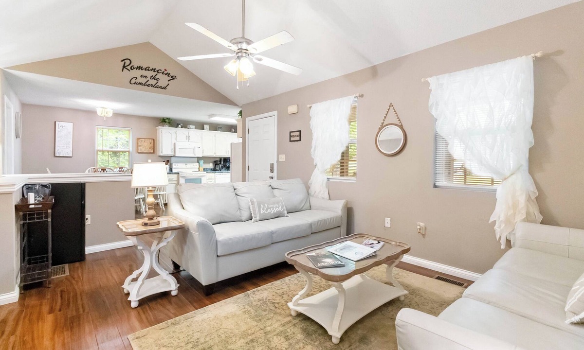 Sloans Valley House | Welcome to “Romancing On The Cumberland” – Your Perfect Romantic Getaway!
