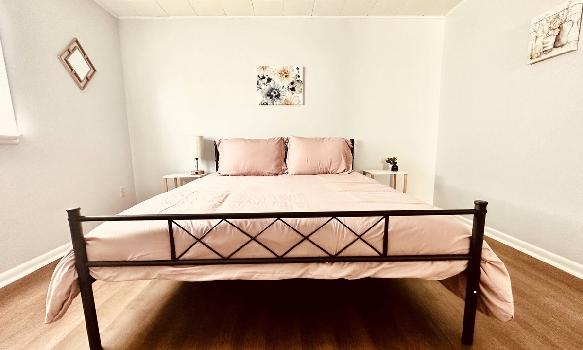 Hamilton Apartment | Welcome to Rose-Quilt Town, USA!